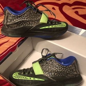 Basketball shoes. Good shape and a lot of grip